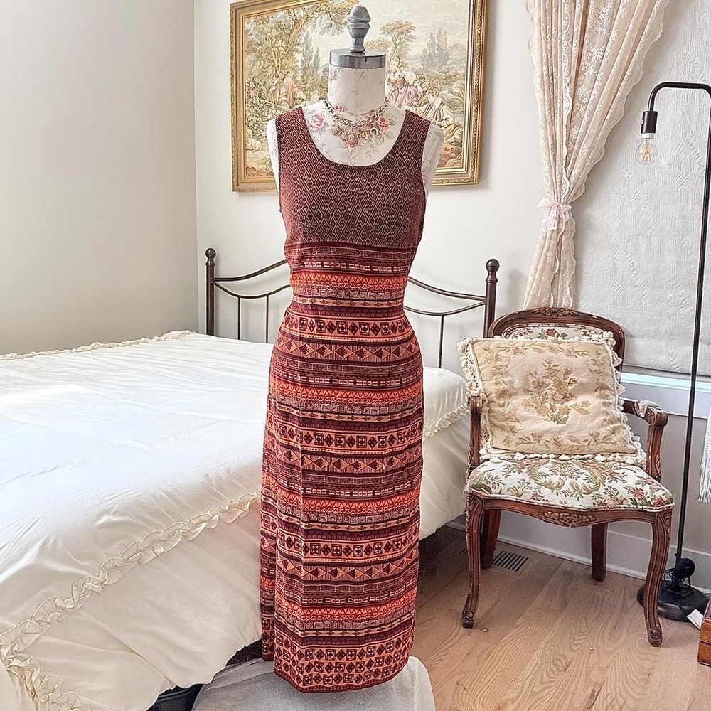 90s R and K size 8 brown rust and orange geometric print maxi
